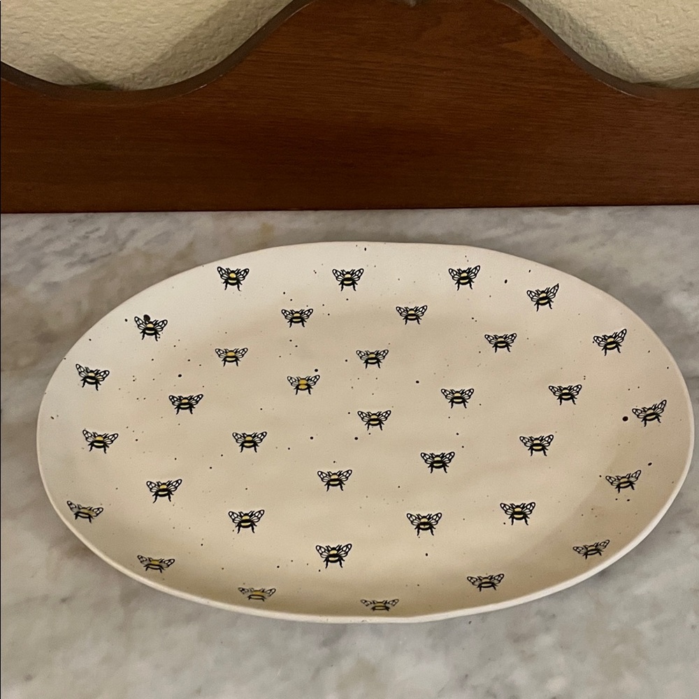 Bee Pattern Cream Dinner Plate
